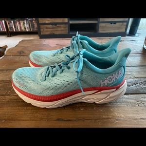 New, women’s Hoka Clifton 8, size 9